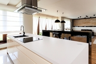 Υψηλός - Countertops χαλαζία σπινθηρίσματος ποιοτικών Prefab άσπρες κατασκευασμένες κουζινών πλάκες