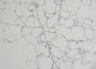 Το άσπρο πάτωμα χαλαζία κεραμώνει τις κατασκευασμένες πέτρινες πλάκες γυάλισε τις επιφάνειες που τελειώνουν